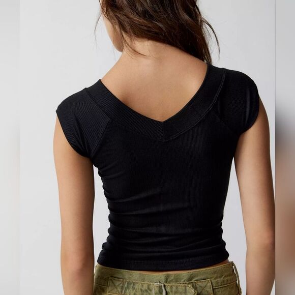 NWOT BDG Urban Outfitters V-Neck Cropped Tee - Picture 5 of 5